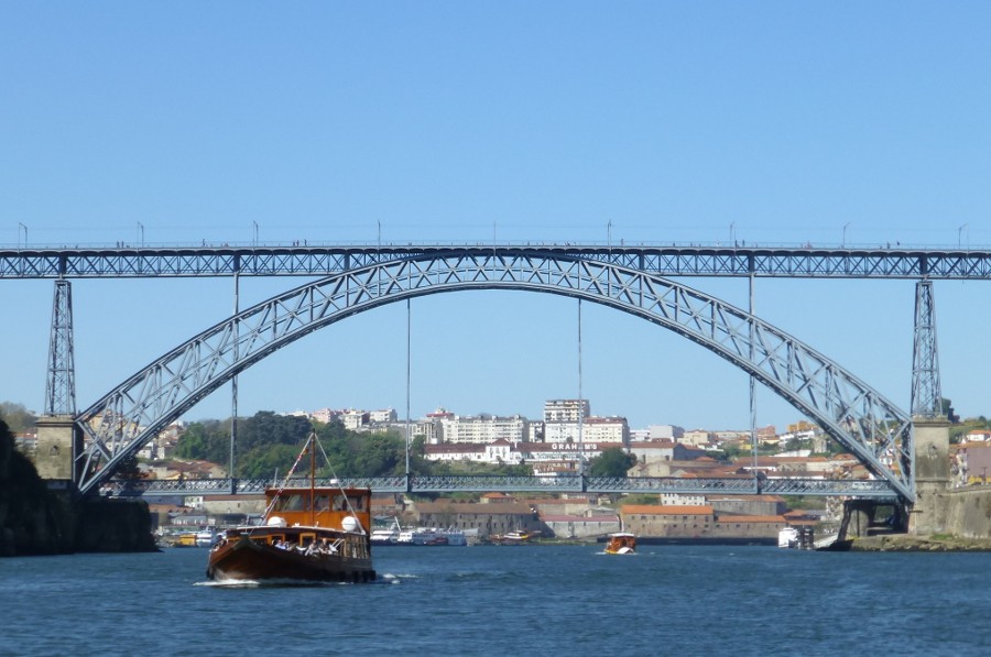 Cruzeiro com almoço a bordo